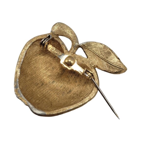 Vintage Coro Gold-Tone Apple Brooch Brushed Texture Autumn Teacher Gift - Picture 10 of 15